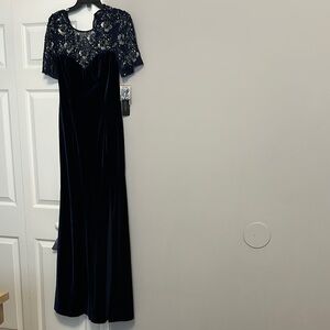 Aidan Mattox Blue Short Sleeve Crew Neck Gown